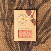 Anker Chokoladeplade Hvid Chokolade m/sort sesam + frysetørrede jordbær Økologisk NEDSAT PGA DATO